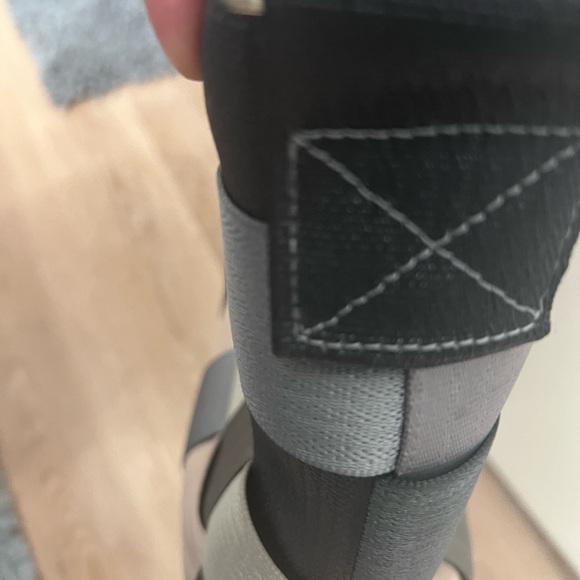 Collectible Seat 💺 belt purse made by Harvey’s - Picture 5 of 6